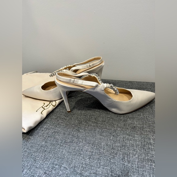 Imagine , Vince Camito Satin ivory heels - Picture 5 of 6